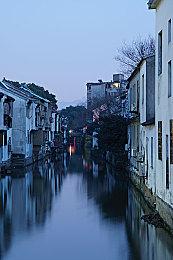 《通缉令：死亡》新预告明年发售 受鬼泣猎天使魔女启发